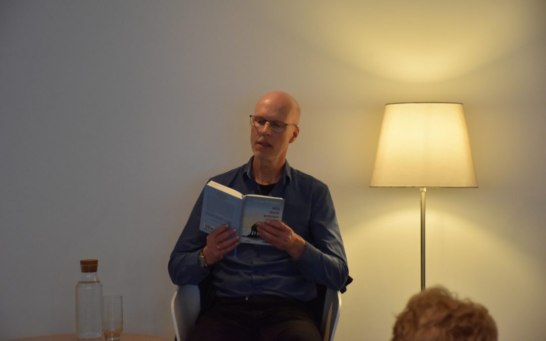 Florian Knöppler las „Mit dem ersten Licht“